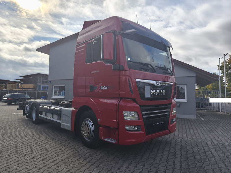 MAN TGX 26.500 BDF 6x2 Euro 6 Retarder Standard Lift+Lenk Euro 6 (29 - Camión chasis: foto 2 MAN TGX 26.500 BDF 6x2 Euro 6 Retarder Standard Lift+Lenk Euro 6 (29 - Camión chasis: foto 2