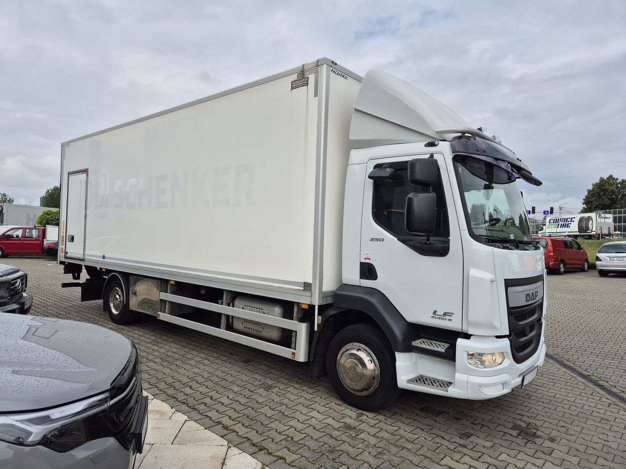 DAF LF 250 FA / 3 Seats / Works Great - Camión caja cerrada: foto 5 DAF LF 250 FA / 3 Seats / Works Great - Camión caja cerrada: foto 5