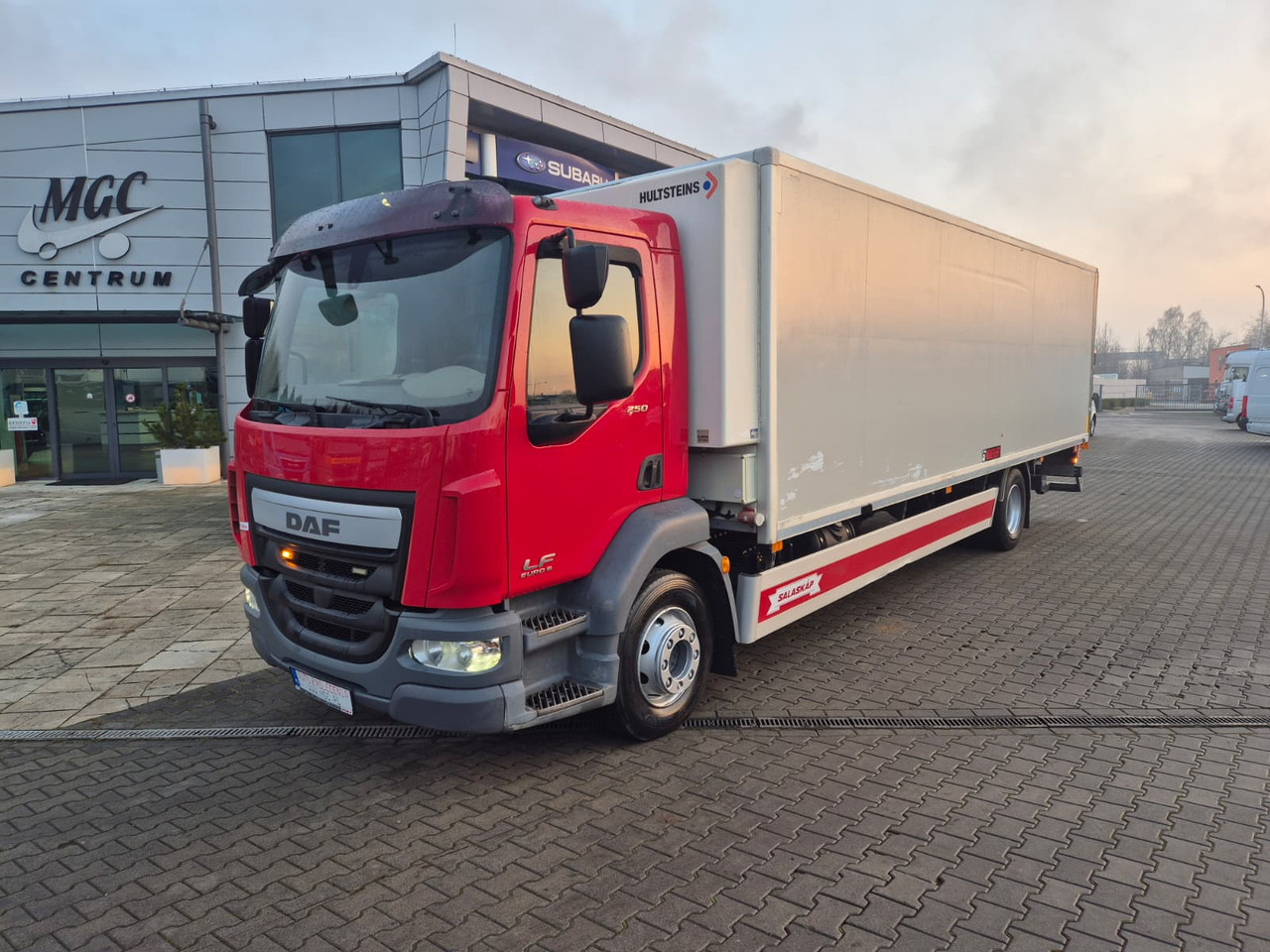 DAF LF 250 LF250I / 1 Owner / Hulsteins / Super Condition - Camión frigorífico: foto 1 DAF LF 250 LF250I / 1 Owner / Hulsteins / Super Condition - Camión frigorífico: foto 1