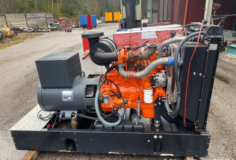 Diversen ECP34 2S4 - Iveco Engine,126kVA,New oils, filters, Mecc Alte ECP34 2S4 - Generador industriale: foto 3 Diversen ECP34 2S4 - Iveco Engine,126kVA,New oils, filters, Mecc Alte ECP34 2S4 - Generador industriale: foto 3