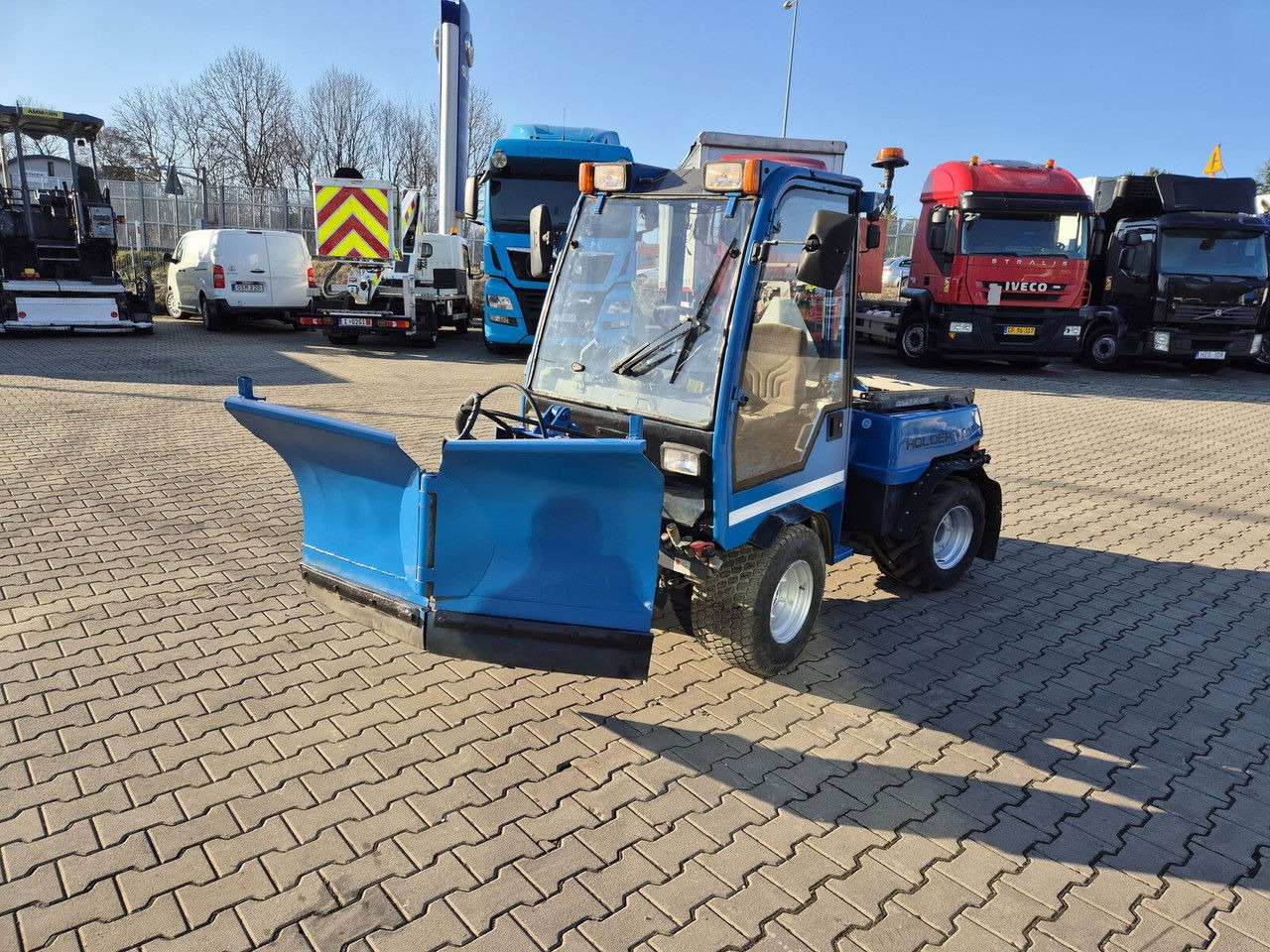 HOLDER C245 4WD / Tool carrier / Snow plow / PTO Front AN D Rear / 4X4 / - Tractor municipal: foto 2 HOLDER C245 4WD / Tool carrier / Snow plow / PTO Front AN D Rear / 4X4 / - Tractor municipal: foto 2