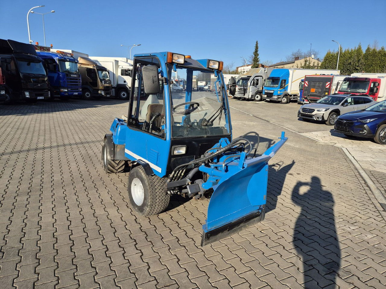 HOLDER C245 4WD / Tool carrier / Snow plow / PTO Front AN D Rear / 4X4 / - Tractor municipal: foto 5 HOLDER C245 4WD / Tool carrier / Snow plow / PTO Front AN D Rear / 4X4 / - Tractor municipal: foto 5