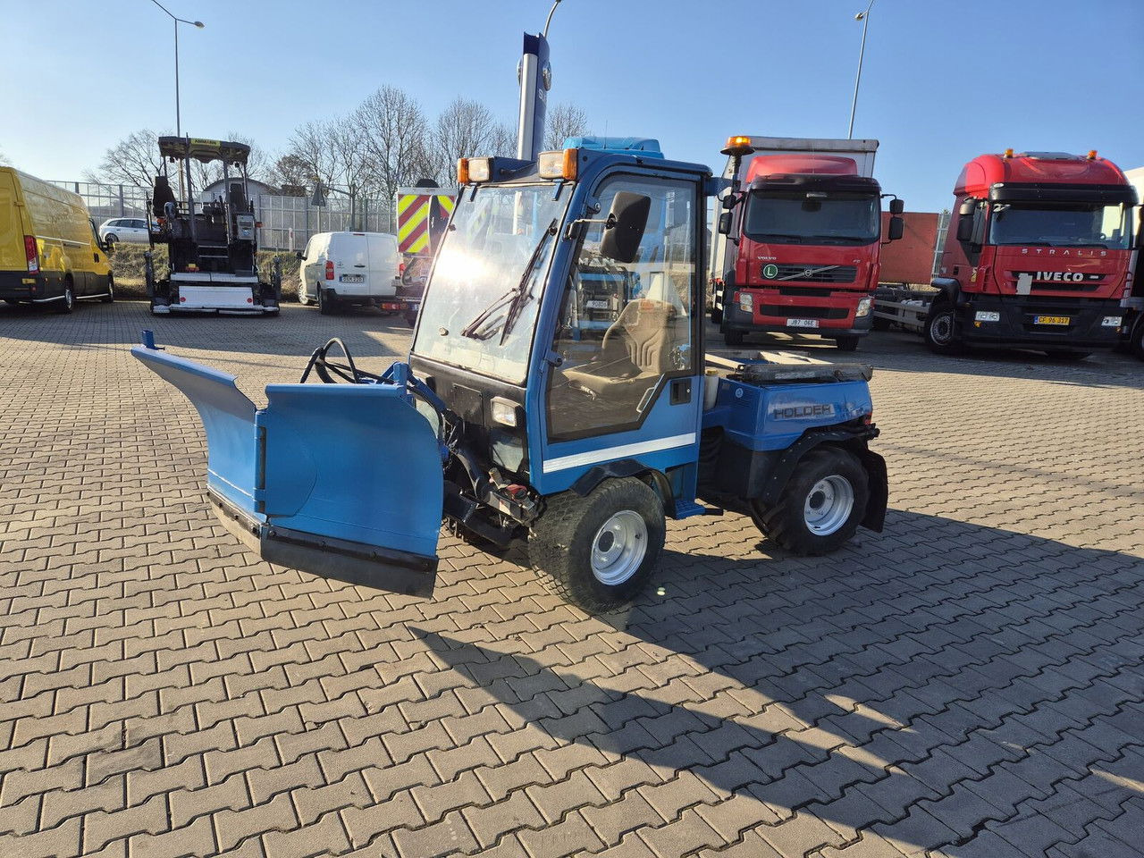 HOLDER C245 4WD / Tool carrier / Snow plow / PTO Front AN D Rear / 4X4 / - Tractor municipal: foto 1 HOLDER C245 4WD / Tool carrier / Snow plow / PTO Front AN D Rear / 4X4 / - Tractor municipal: foto 1