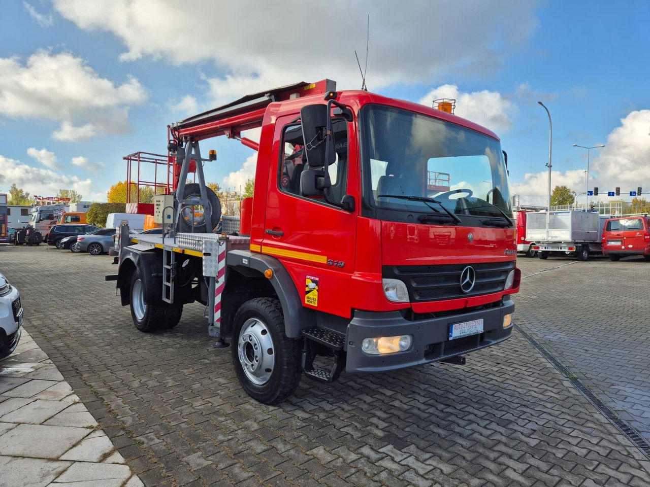 Mercedes-Benz Atego 918 4x4 / 16 M Lift / Serviced - Camión con plataforma elevadora: foto 5 Mercedes-Benz Atego 918 4x4 / 16 M Lift / Serviced - Camión con plataforma elevadora: foto 5