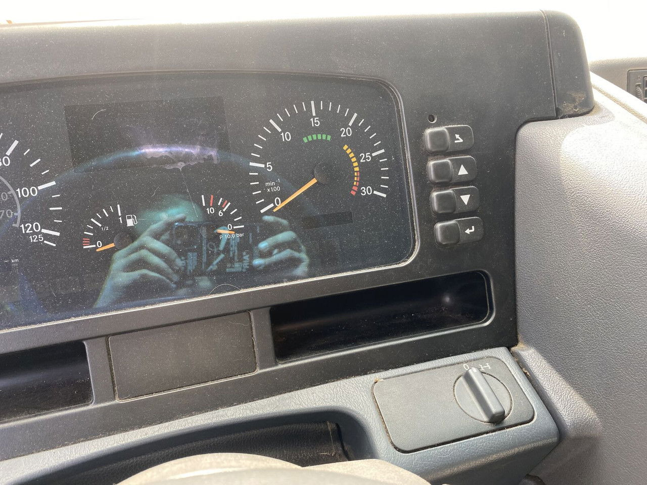 Camión chasis Mercedes-Benz Eqonic 2628 - 1 Owner - Euro6 - LOW KM: foto 24 Camión chasis Mercedes-Benz Eqonic 2628 - 1 Owner - Euro6 - LOW KM: foto 24