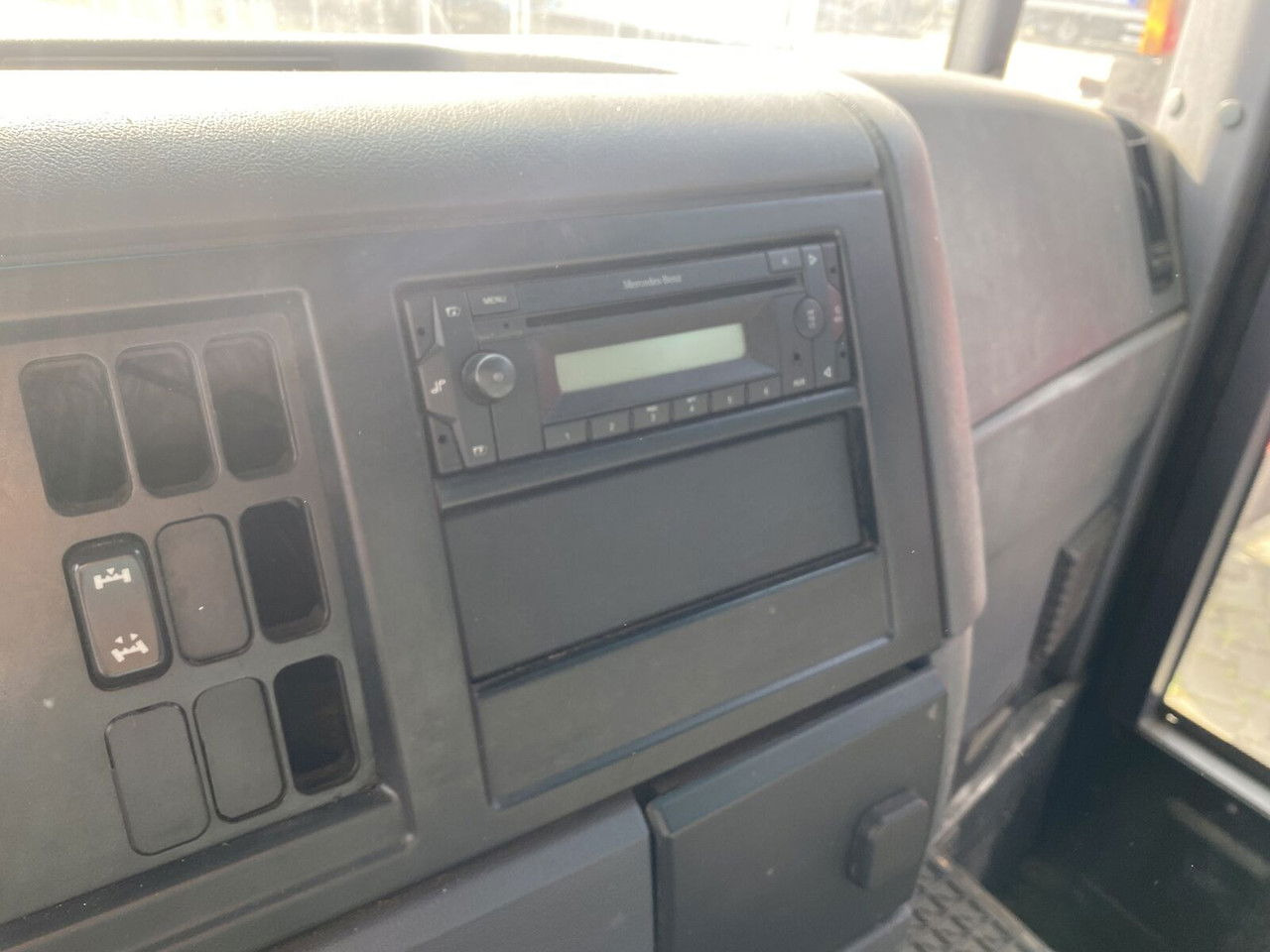 Camión chasis Mercedes-Benz Eqonic 2628 - 1 Owner - Euro6 - LOW KM: foto 22 Camión chasis Mercedes-Benz Eqonic 2628 - 1 Owner - Euro6 - LOW KM: foto 22