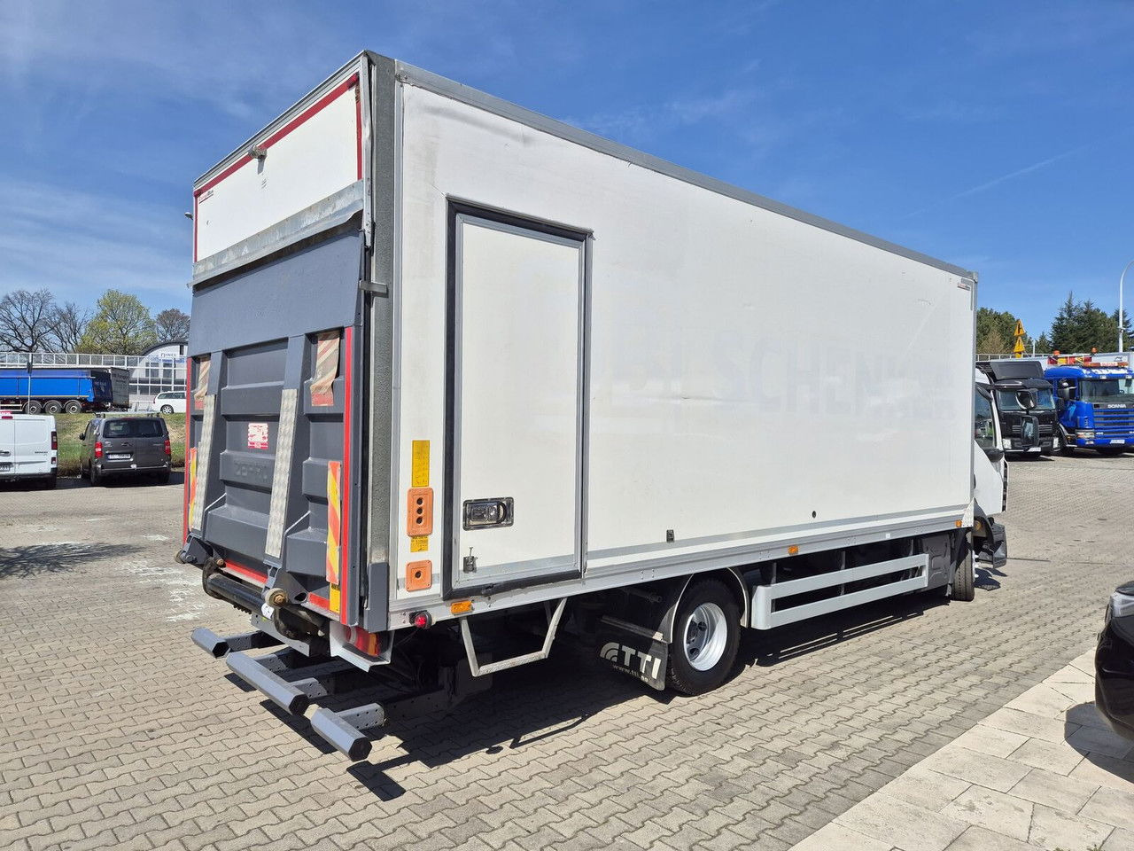 Renault D Gama 12.220 / LOW KM / Euro6 - Camión caja cerrada: foto 5 Renault D Gama 12.220 / LOW KM / Euro6 - Camión caja cerrada: foto 5