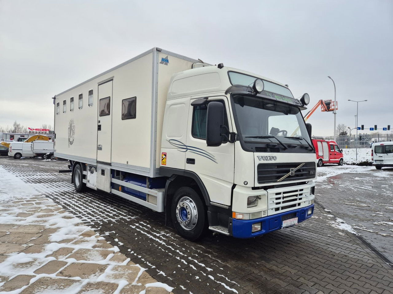 VOLVO FM 7 5 Horses / 3 People Live Cabin / 1 Owner / Serviced - Camión para caballos: foto 4 VOLVO FM 7 5 Horses / 3 People Live Cabin / 1 Owner / Serviced - Camión para caballos: foto 4