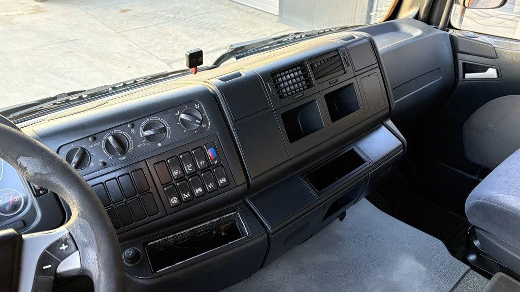 Cabeza tractora MAN TGA 18.430 4x2 tractor unit - new tyres: foto 18