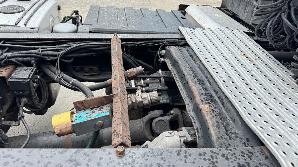 MAN TGX 18.400 4X2 tipp. hydr. - retarder - Cabeza tractora: foto 5 MAN TGX 18.400 4X2 tipp. hydr. - retarder - Cabeza tractora: foto 5