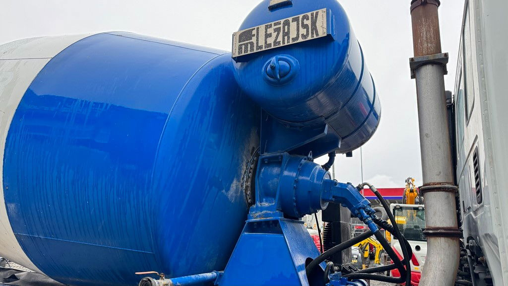 Iveco Trakker AD340TB45 8x4 mixer 9m3 - Camión hormigonera: foto 5 Iveco Trakker AD340TB45 8x4 mixer 9m3 - Camión hormigonera: foto 5