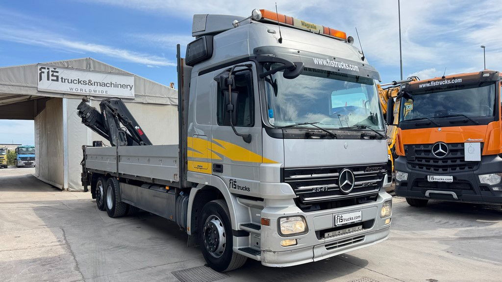 Mercedes-Benz Actros 2541 6x2 stake body - Hiab XS 144 Hipro 17.3M - Camión caja abierta, Camión grúa: foto 3 Mercedes-Benz Actros 2541 6x2 stake body - Hiab XS 144 Hipro 17.3M - Camión caja abierta, Camión grúa: foto 3