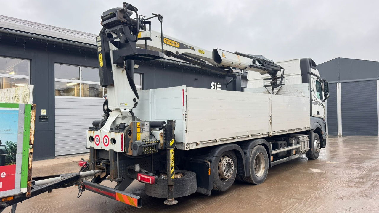 Mercedes-Benz Actros 2542 6X2 stake body - Crane PK 22.001L - lifting axle - Camión caja abierta, Camión grúa: foto 4 Mercedes-Benz Actros 2542 6X2 stake body - Crane PK 22.001L - lifting axle - Camión caja abierta, Camión grúa: foto 4