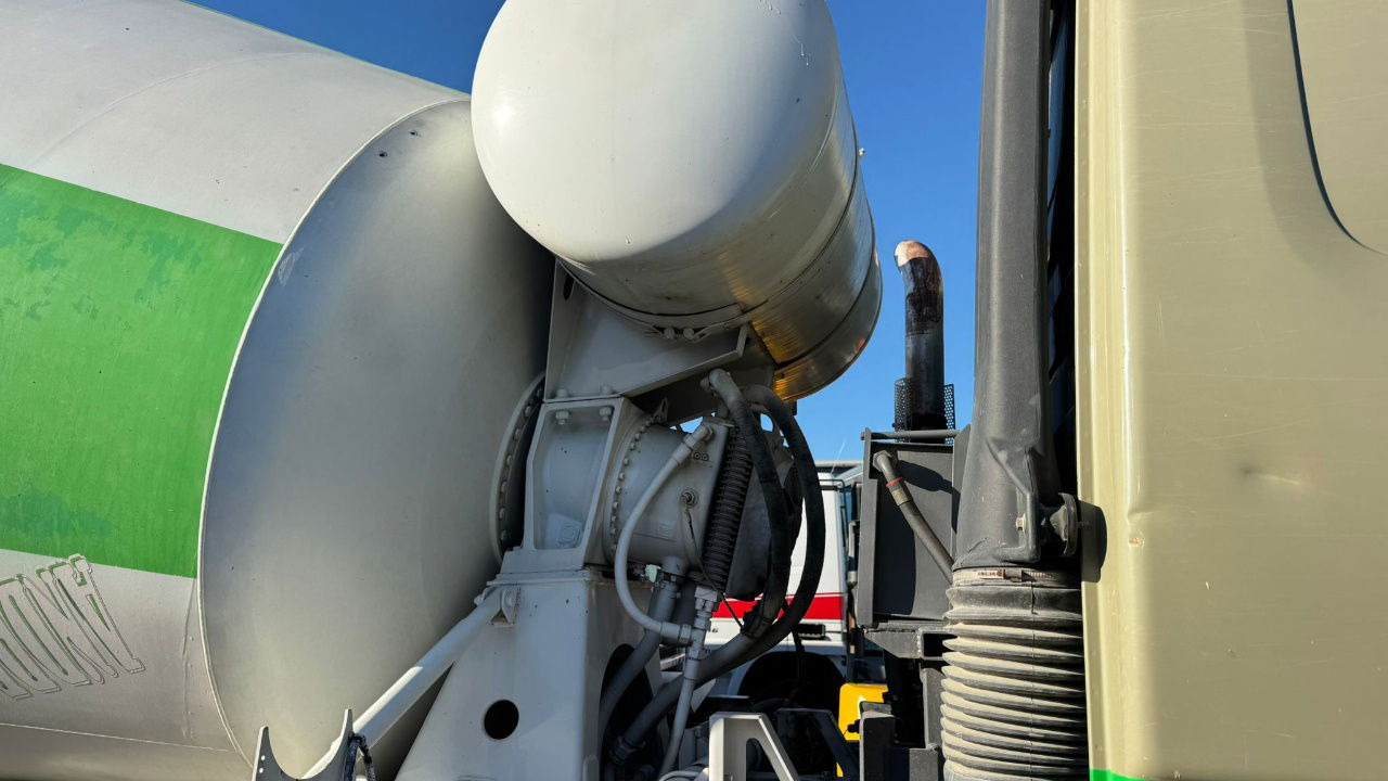 Mercedes-Benz Actros 2636 6x4 mixer stetter 7m3 - Camión hormigonera: foto 5 Mercedes-Benz Actros 2636 6x4 mixer stetter 7m3 - Camión hormigonera: foto 5