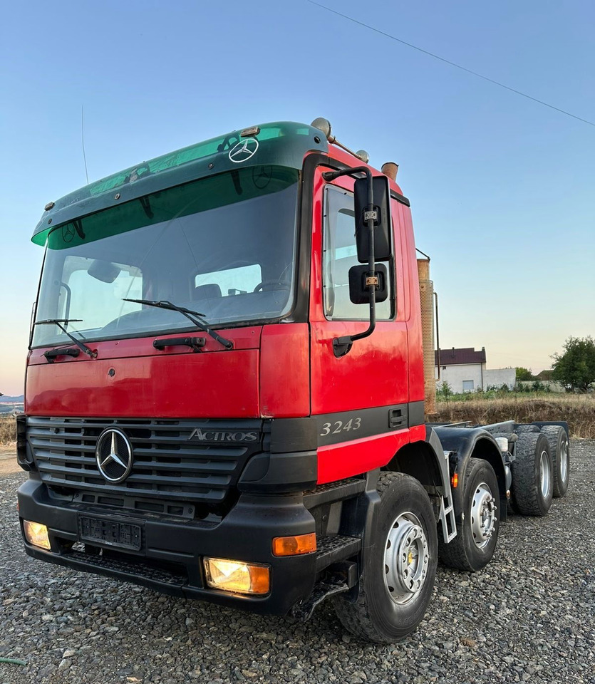 Mercedes-Benz Actros 3243 8x4 chassis - retarder - Camión chasis: foto 1 Mercedes-Benz Actros 3243 8x4 chassis - retarder - Camión chasis: foto 1