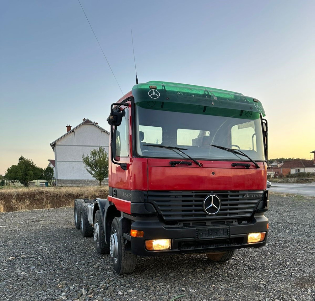 Mercedes-Benz Actros 3243 8x4 chassis - retarder - Camión chasis: foto 3 Mercedes-Benz Actros 3243 8x4 chassis - retarder - Camión chasis: foto 3