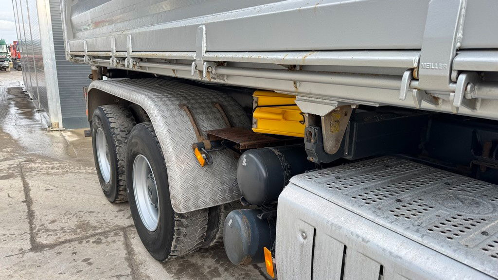 Mercedes-Benz Arocs 2643 6X4 meiller bordmatic tipper - Camión volquete: foto 4 Mercedes-Benz Arocs 2643 6X4 meiller bordmatic tipper - Camión volquete: foto 4