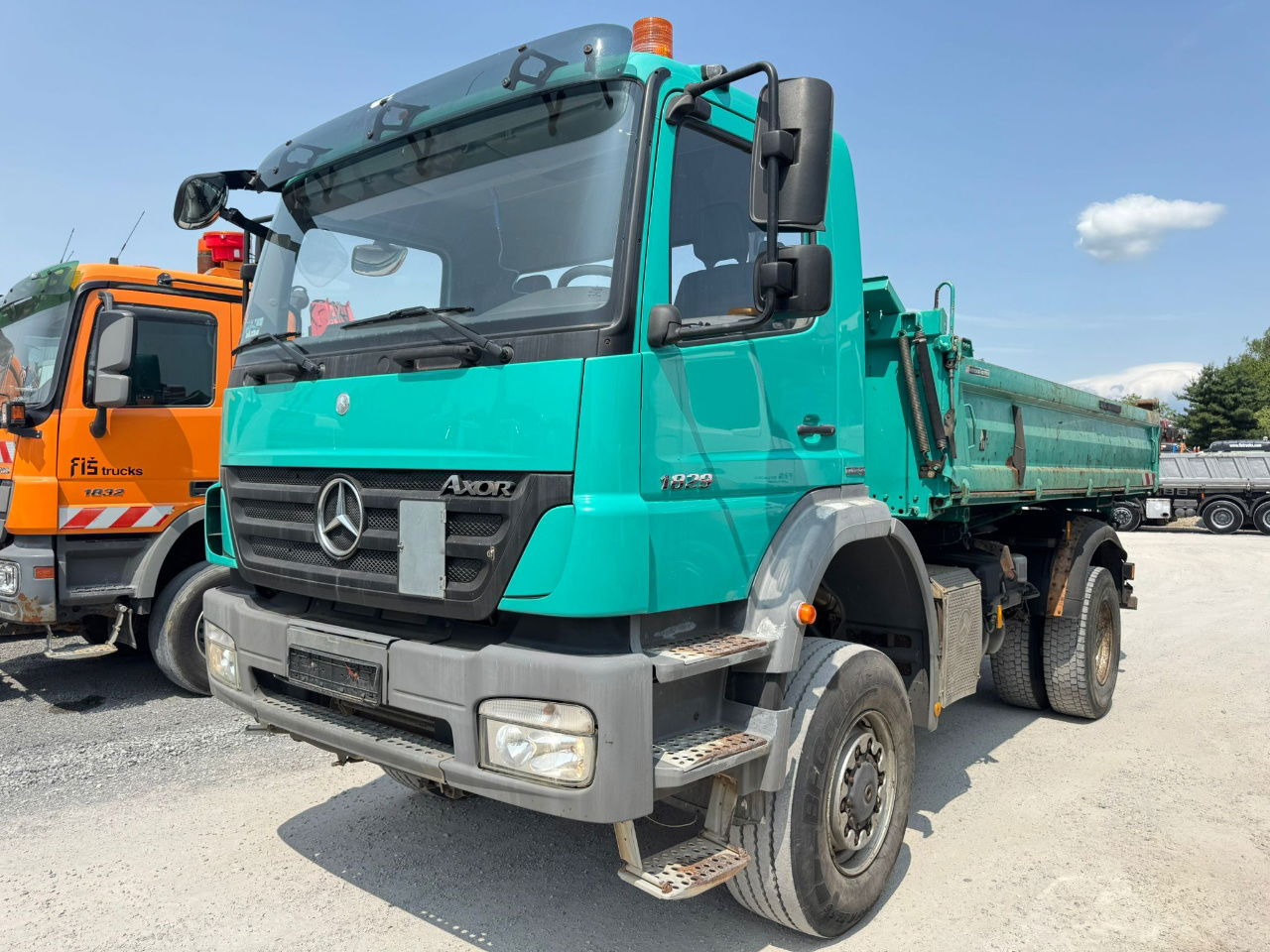 Mercedes-Benz Axor 1829 K 4x4 meiller tipper - Spring - Camión volquete: foto 1 Mercedes-Benz Axor 1829 K 4x4 meiller tipper - Spring - Camión volquete: foto 1