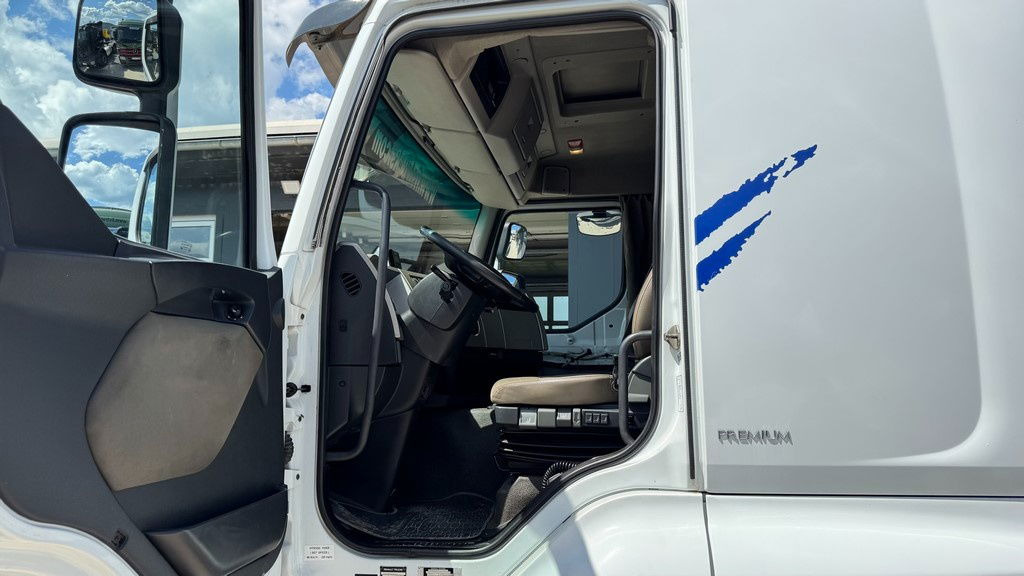 Leasing de Renault Premium 460 4x2 LKW transporter + rolfo trailer  Renault Premium 460 4x2 LKW transporter + rolfo trailer: foto 30