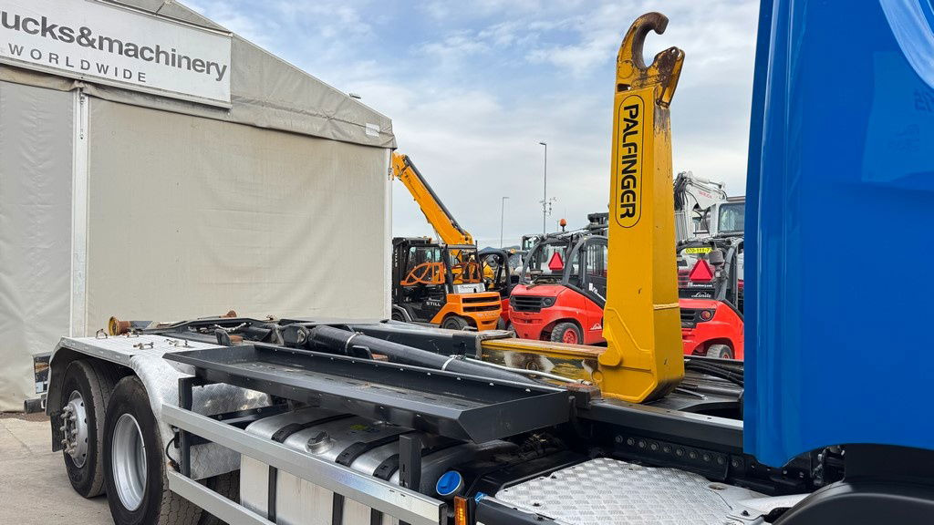 Scania P 360 6x2 palfinger abroll tipper - steering axle - Camión portacontenedore/ Intercambiable: foto 4 Scania P 360 6x2 palfinger abroll tipper - steering axle - Camión portacontenedore/ Intercambiable: foto 4