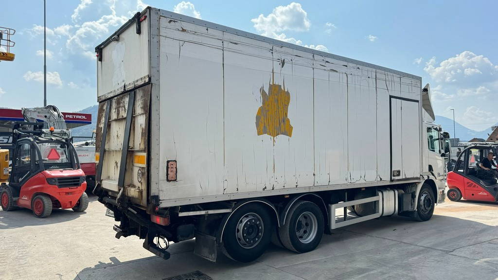 Scania R 114 6X2 carrier fridge - ramp - Camión frigorífico: foto 5 Scania R 114 6X2 carrier fridge - ramp - Camión frigorífico: foto 5