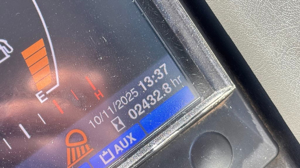 Miniexcavadora Takeuchi TB230 - 2019 Year - 2435 Hours - 2X Buckets - NEW Tracks: foto 19