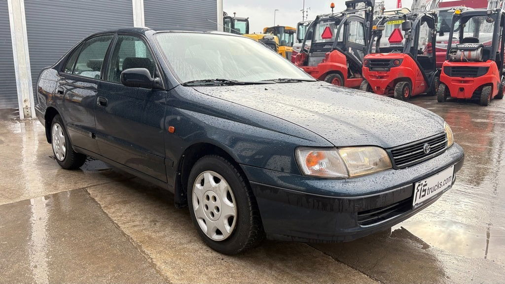Toyota Carina 1.6 - Petrol - 5 Doors - Coche: foto 2 Toyota Carina 1.6 - Petrol - 5 Doors - Coche: foto 2