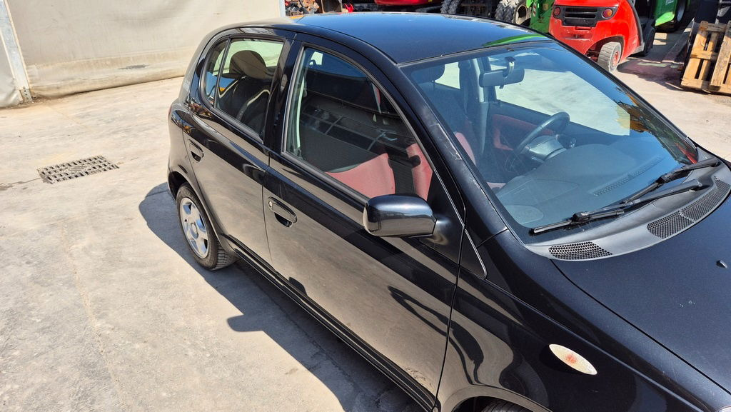 Toyota Yaris 1.3 - Petrol - 5 Doors - AC - Hatchback: foto 4 Toyota Yaris 1.3 - Petrol - 5 Doors - AC - Hatchback: foto 4