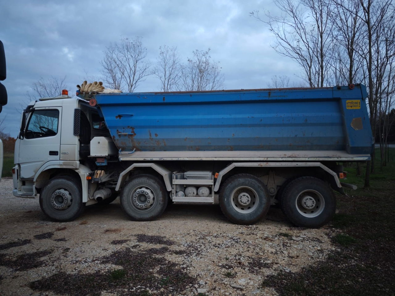 Volvo FM 480 8x4 mulda tipper - euro 3 - hydraulic back side - Camión volquete: foto 5 Volvo FM 480 8x4 mulda tipper - euro 3 - hydraulic back side - Camión volquete: foto 5