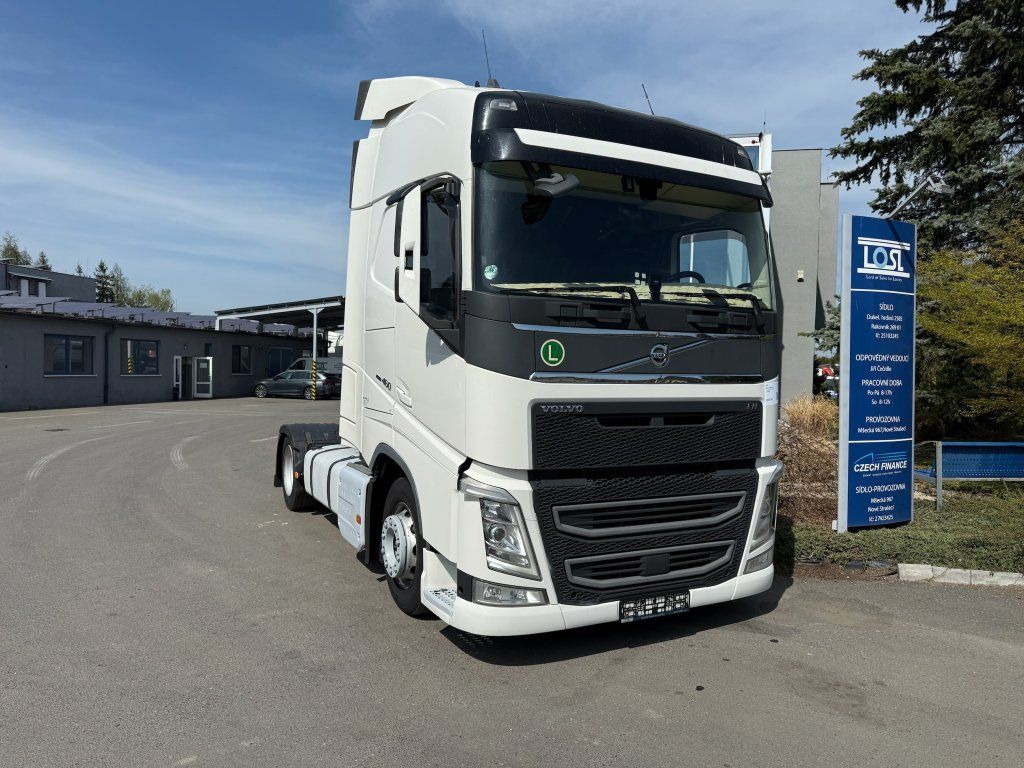 Volvo FH460 EURO 6 MEGA/lowdeck - Cabeza tractora: foto 2 Volvo FH460 EURO 6 MEGA/lowdeck - Cabeza tractora: foto 2