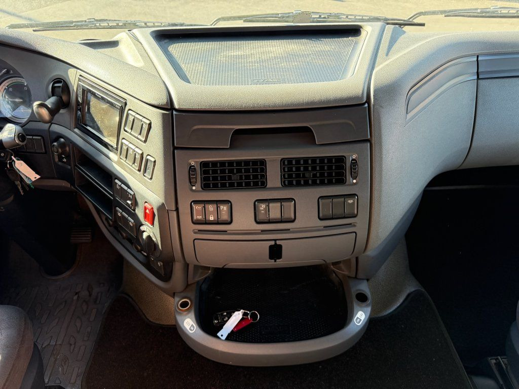 Camión lona DAF XF440 EURO 6 6x2: foto 15