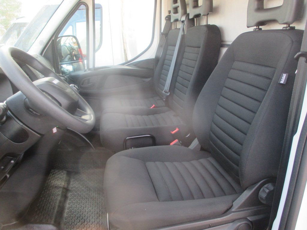 Furgoneta caja cerrada Iveco Daily 35C16: foto 14