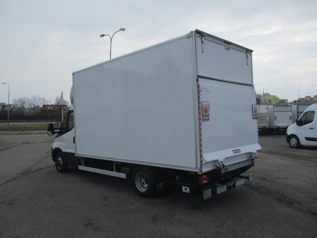 Furgoneta caja cerrada Iveco Daily 35C16: foto 11