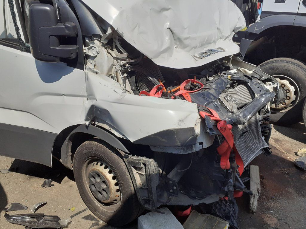 Iveco Daily 35S16 maxi Damaged - Furgón: foto 3 Iveco Daily 35S16 maxi Damaged - Furgón: foto 3