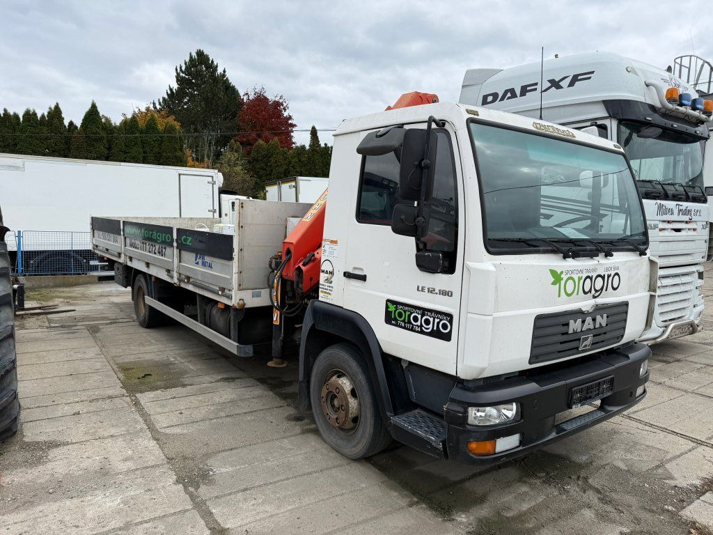 MAN 12.185 EURO 3 Kran UNBEWEGLICH - Camión grúa: foto 2 MAN 12.185 EURO 3 Kran UNBEWEGLICH - Camión grúa: foto 2