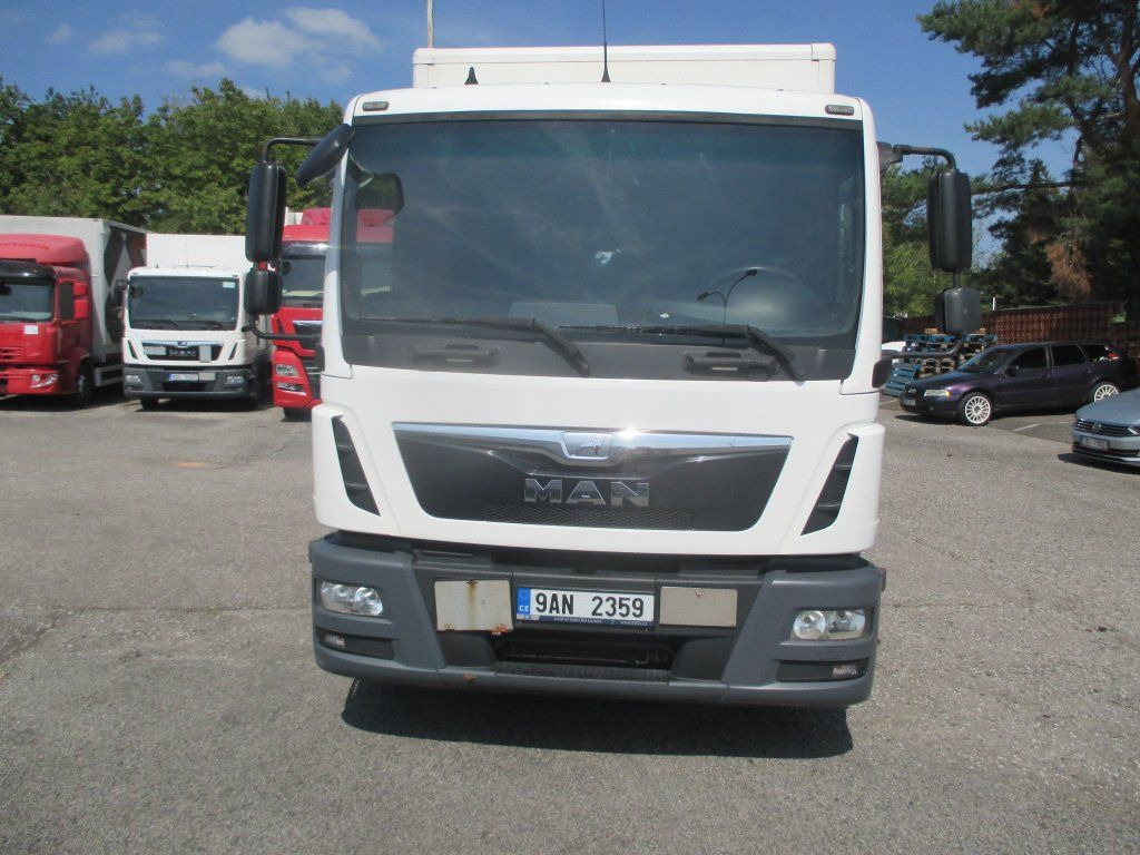 MAN TGL 12.250 - Camión caja cerrada: foto 2 MAN TGL 12.250 - Camión caja cerrada: foto 2