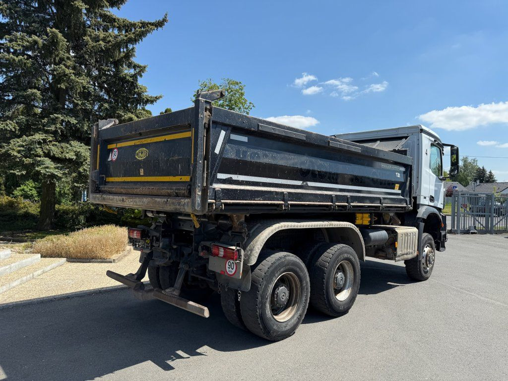Mercedes-Benz 3343 Arocs 6x6 S3 EURO 6 - Camión volquete: foto 5 Mercedes-Benz 3343 Arocs 6x6 S3 EURO 6 - Camión volquete: foto 5