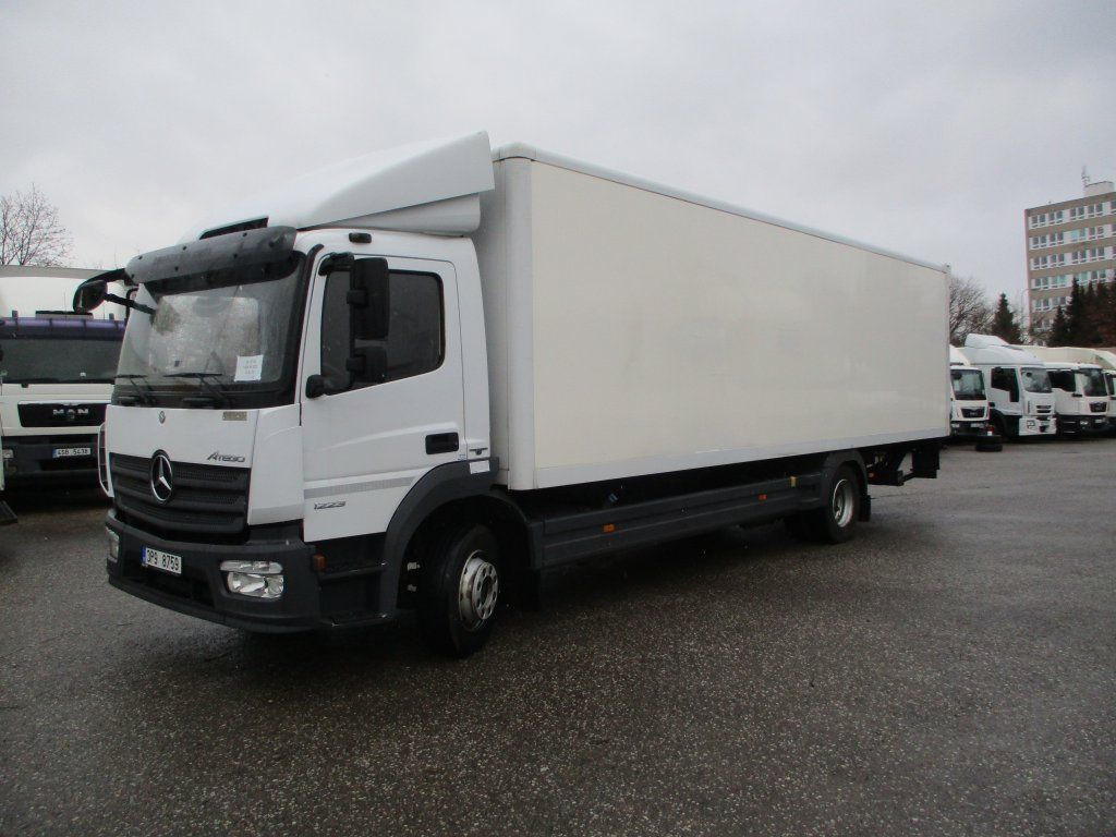 Mercedes-Benz Atego 1223 - Camión caja cerrada: foto 1 Mercedes-Benz Atego 1223 - Camión caja cerrada: foto 1