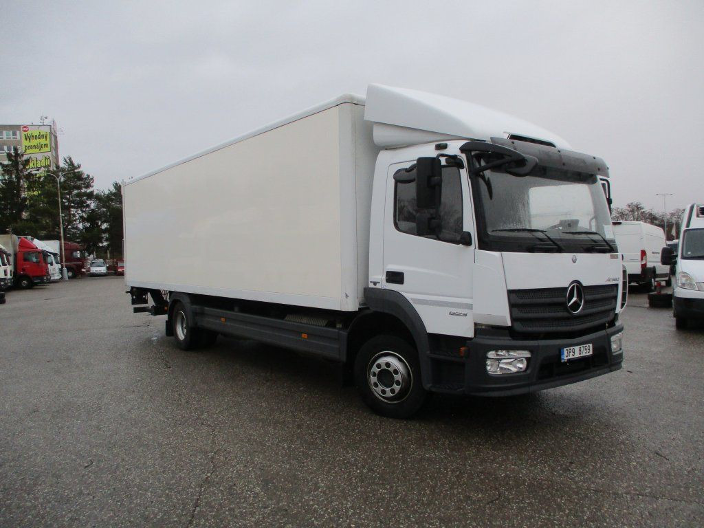 Mercedes-Benz Atego 1223 - Camión caja cerrada: foto 2 Mercedes-Benz Atego 1223 - Camión caja cerrada: foto 2