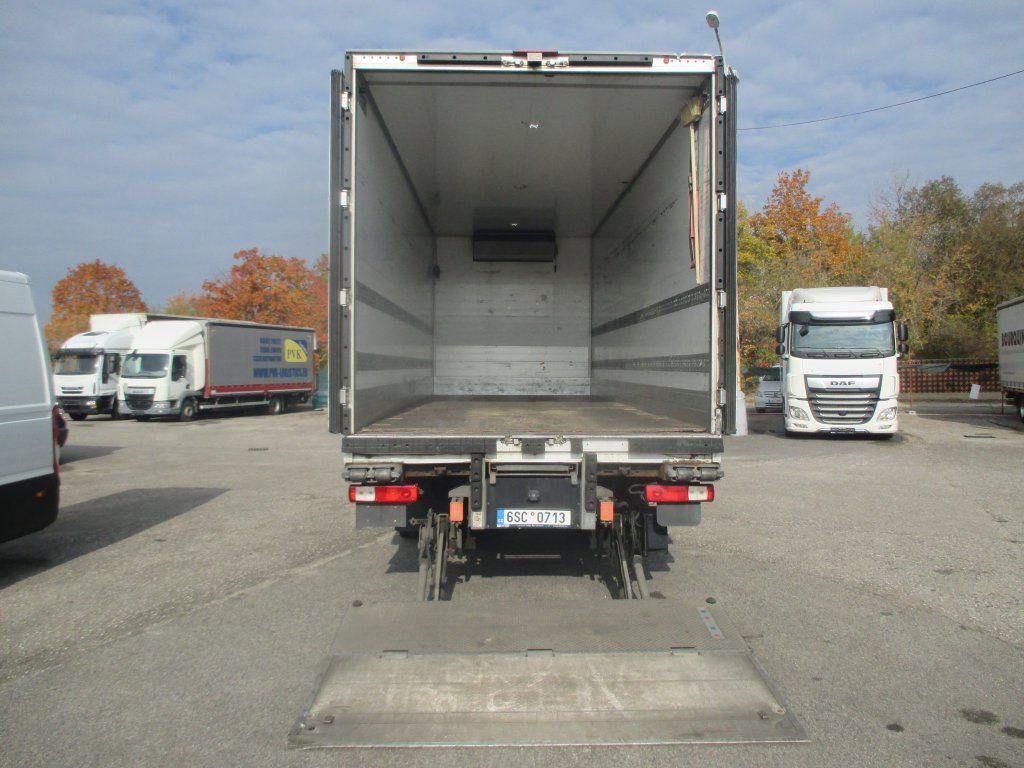 Camión frigorífico Renault D18 320: foto 10