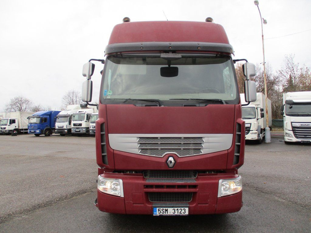 Renault Premium 460 - Camión caja cerrada: foto 2 Renault Premium 460 - Camión caja cerrada: foto 2