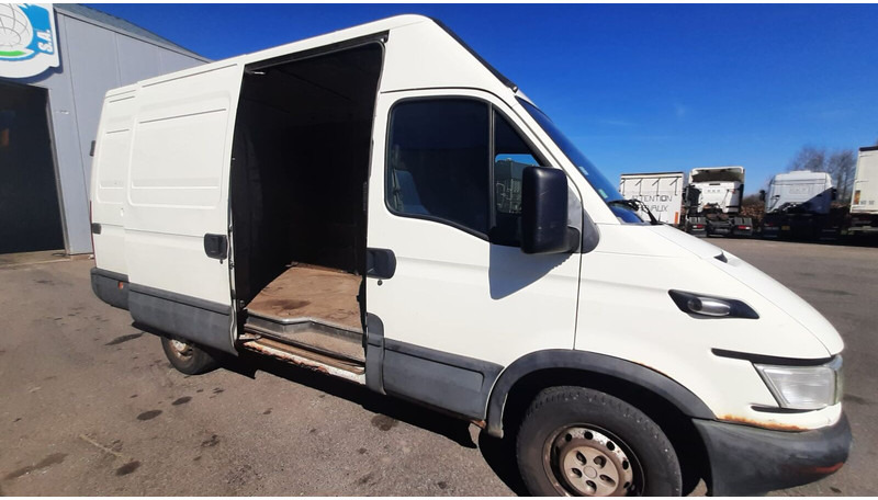 Iveco Daily 35S12 - Furgón: foto 4 Iveco Daily 35S12 - Furgón: foto 4