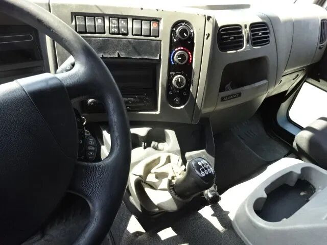 Renault Midlum 270 dxi - manual gearbox / steel suspension lames - Camión caja cerrada: foto 4 Renault Midlum 270 dxi - manual gearbox / steel suspension lames - Camión caja cerrada: foto 4