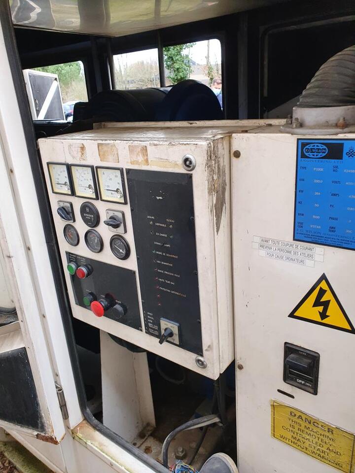 330 kVa Fg Wilson Perkins 2006 TWG2 - Generador industriale: foto 4 330 kVa Fg Wilson Perkins 2006 TWG2 - Generador industriale: foto 4