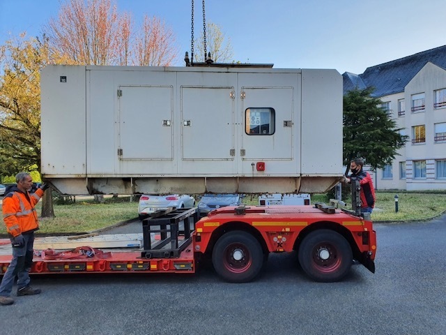 330 kVa Fg Wilson Perkins 2006 TWG2 - Generador industriale: foto 1 330 kVa Fg Wilson Perkins 2006 TWG2 - Generador industriale: foto 1