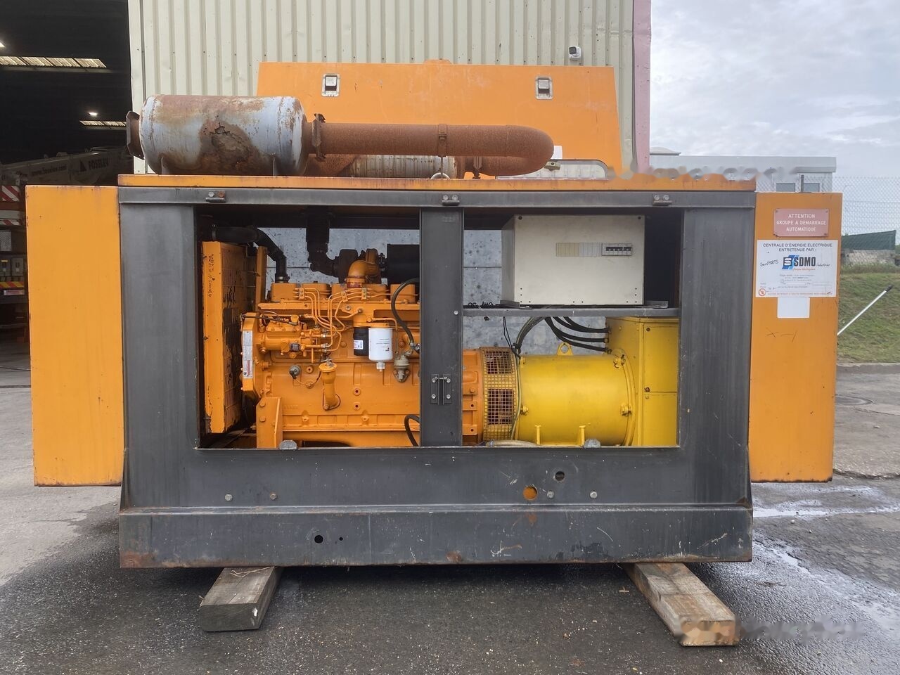 SDMO 100 kVa Cummins 6BT5.9 - Generador industriale: foto 2 SDMO 100 kVa Cummins 6BT5.9 - Generador industriale: foto 2