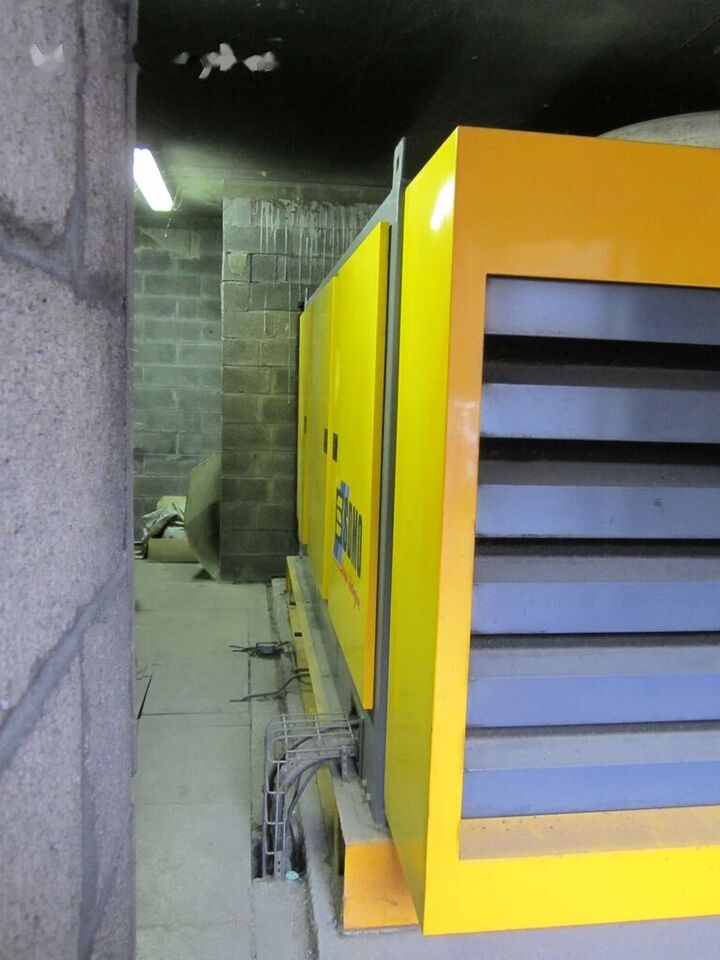 SDMO 330 kVa Cummins NT855-G6 - Generador industriale: foto 1 SDMO 330 kVa Cummins NT855-G6 - Generador industriale: foto 1