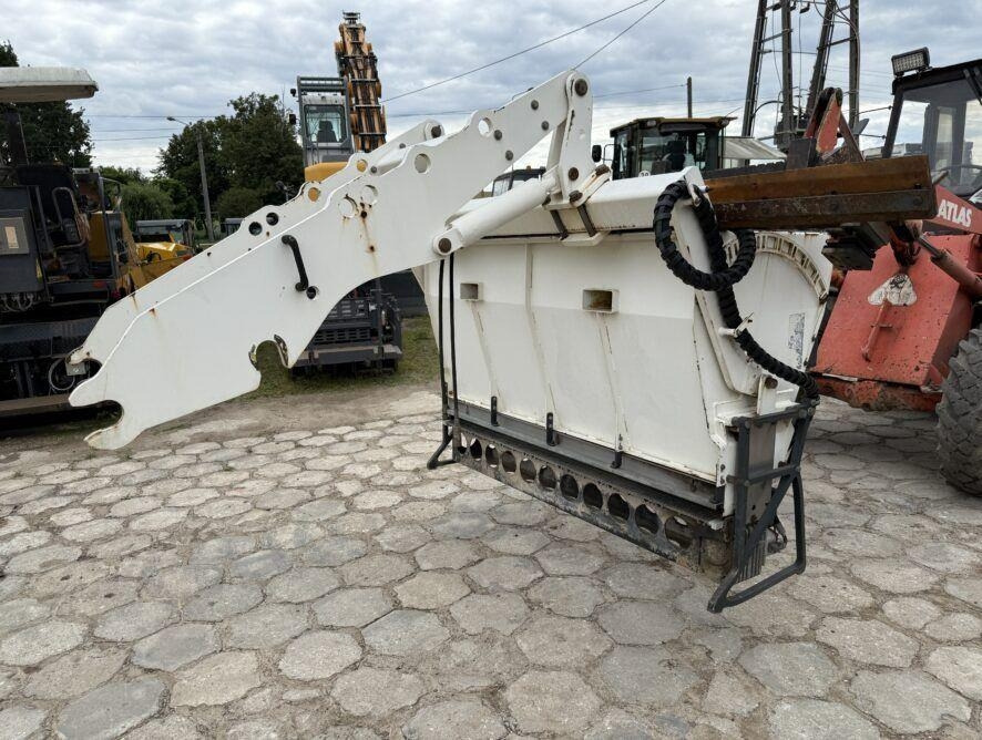 Bomag BW174 - Esparcidor de sal para Vehículo municipal: foto 2 Bomag BW174 - Esparcidor de sal para Vehículo municipal: foto 2