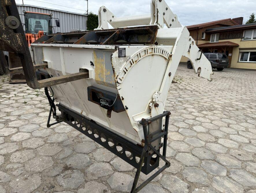 Bomag BW174 - Esparcidor de sal para Vehículo municipal: foto 5 Bomag BW174 - Esparcidor de sal para Vehículo municipal: foto 5