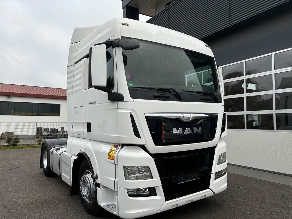 MAN TGX 18.440 480 Retarder/NAVI/2 Tanks/Standheiz MAN TGX 18.440 480 Retarder/NAVI/2 Tanks/Standheiz - Cabeza tractora: foto 5 MAN TGX 18.440 480 Retarder/NAVI/2 Tanks/Standheiz MAN TGX 18.440 480 Retarder/NAVI/2 Tanks/Standheiz - Cabeza tractora: foto 5